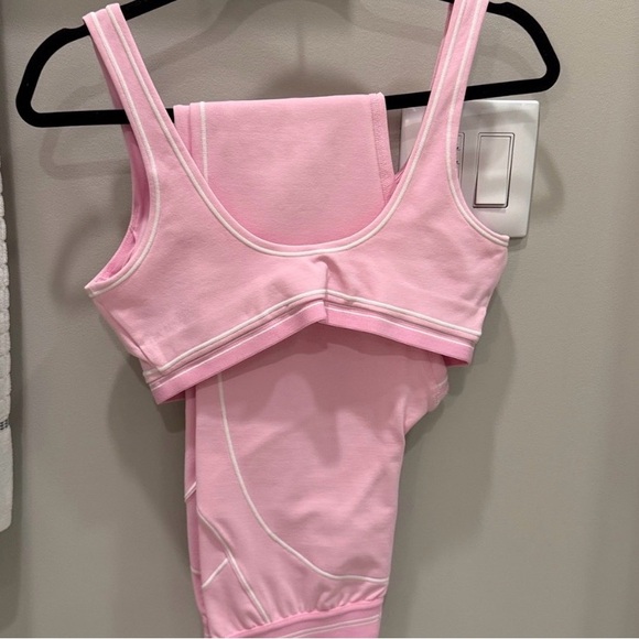 NWOT Sz Small *SET* Alo High-Waist Heart Throb Legging & Bra in Pink - Picture 4 of 4